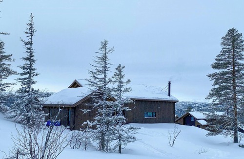 Hjartdal House | Modern family cabin by the ski trail in Tuddal
