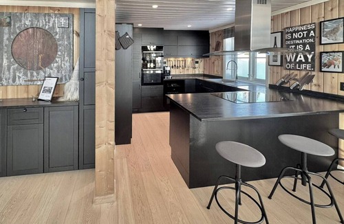 Vikberget House | Modern family cabin by the ski lift