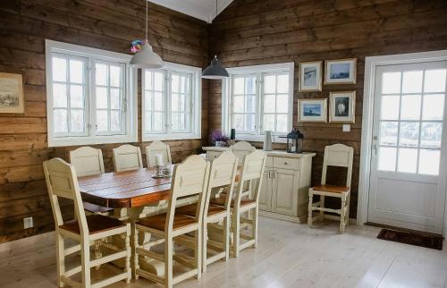 Etnedal House | Modern Family Cabin With Views Of Spåtind