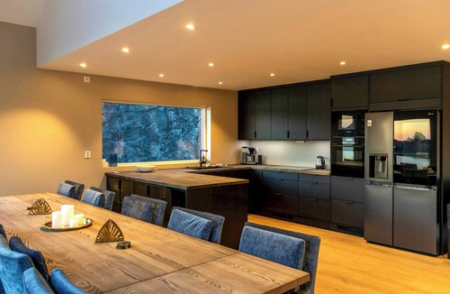 Selbjorn House | Modern fishing cabin with sea view at Kalvaneset