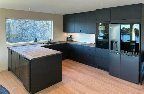 Selbjorn House | Modern Fishing Cabin With Sea View At Kalvaneset