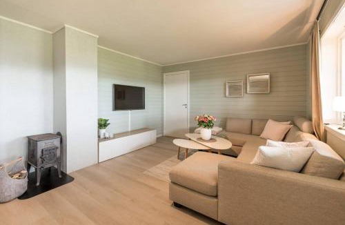 Tromso Apartment | Modern Fjord View Apt near City