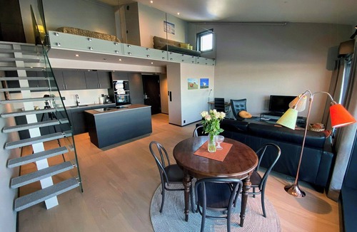 Kamben Apartment | Modern flat with fjord view on Golsfjellet