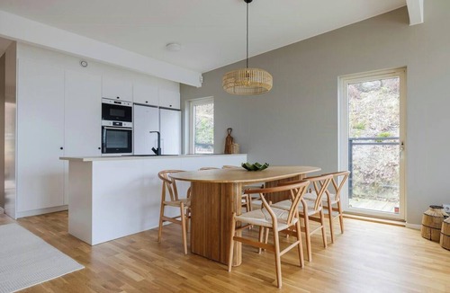 Trollhattan House | Modern forest villa with sea views and sauna
