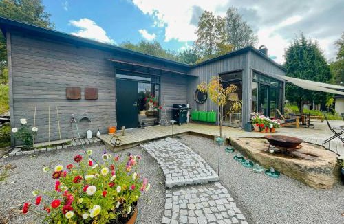 Varnamo House | Modern Functionalist Cottage By Lake Vidöstern