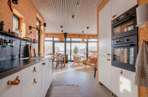 Varnamo House | Modern Functionalist Cottage By Lake Vidöstern