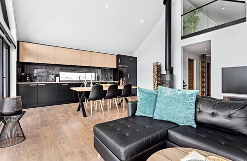Hafslo Condo | Modern gem by beautiful Hafslovatnet