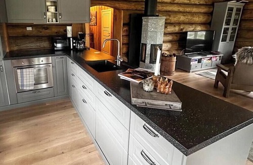Dovre House | Modern hand-crafted log cabin