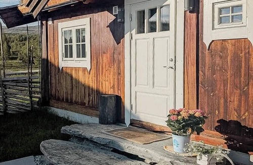 Dovre House | Modern hand-crafted log cabin