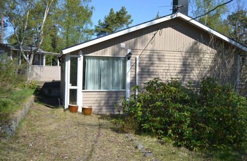Ingaro Cottage | Modern homes. Unique unabashedly location with sea views, sea