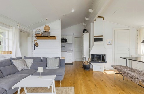 Aseda House | Modern house with private lake and sauna