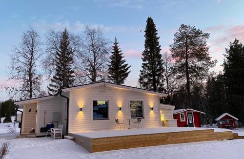 Slagnas House | Modern Lapland Cottage with Outdoor Sauna & BBQ Hut