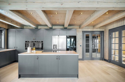 Hol Municipality House | Modern log cabin for whole family at Geilo
