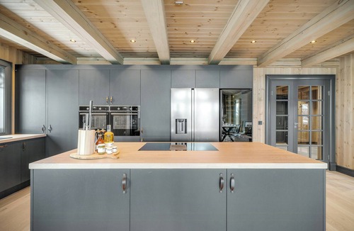 Hol Municipality House | Modern log cabin for whole family at Geilo