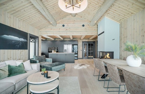 Hol Municipality House | Modern log cabin for whole family at Geilo