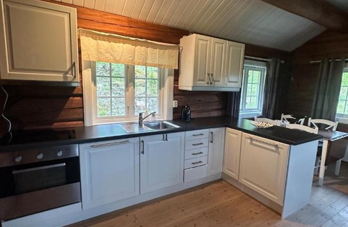 Al House | Modern Log Cabin in Peaceful Surroundings