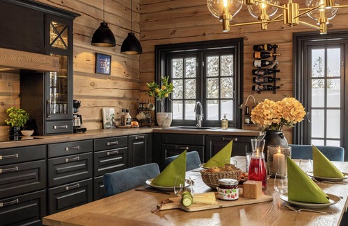 Rollag House | Modern log cabin with hot tub and sauna