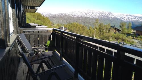 Roldal Apartment | Modern Mountain Apartment with Balcony & Views