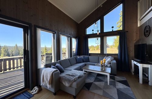 Nord-Aurdal Cabin | Modern mountain cabin in Tisleidalen, Golsfjellet