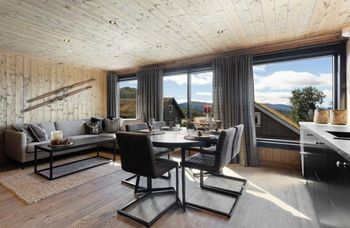 Rauland House | Modern mountain cabin with ski in/out in Rauland
