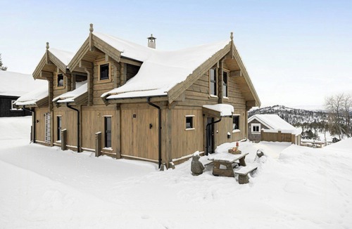 Rauland House | Modern mountain cabin with ski in/out in Rauland