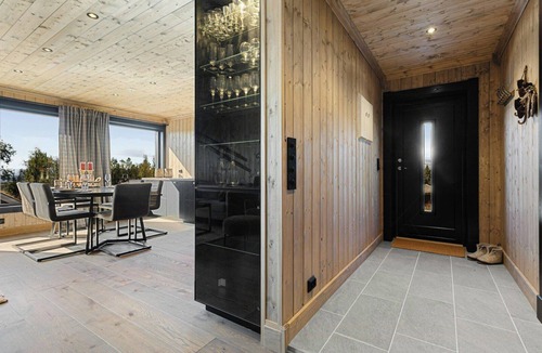 Rauland House | Modern mountain cabin with ski in/out in Rauland