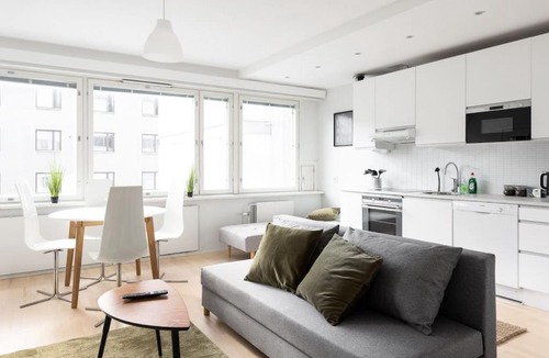 Alppiharju Apartment | Modern one bedroom apartment for six in Kallio