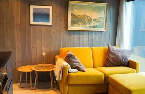 Henningsvaer Apartment | Modern One-Bedroom Apartment