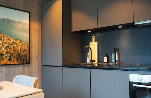 Henningsvaer Apartment | Modern One-Bedroom Apartment