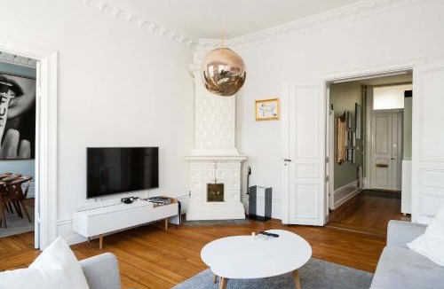 Ostermalm Apartment | Modern Ostermalm Apartment Balcony 4m Ceilings