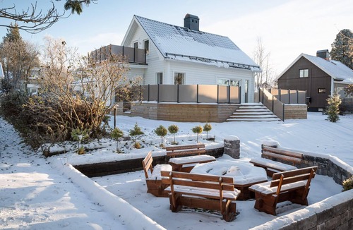 Lovholmen Villa | Modern Piteå Villa: Calm & Convenient