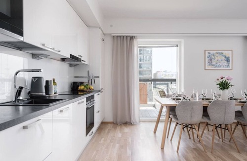 Pasila Apartment | Modern Sauna Apartment with Balcony – Steps from Pasila Station & Mall of Tripla