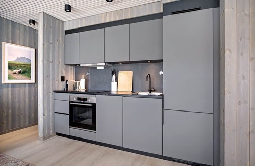 Henningsvaer Apartment | Modern sea front apartment with up to 8 beds