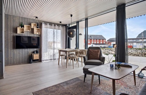 Henningsvaer Apartment | Modern sea front apartment with up to 8 beds