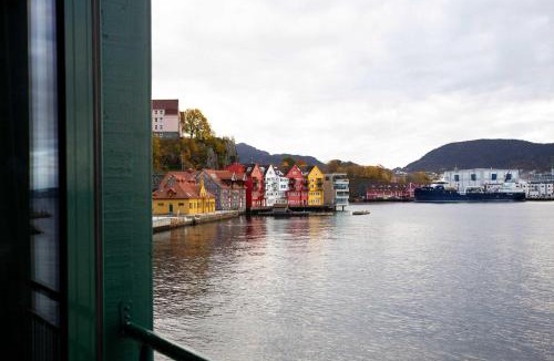 Sandviken Apartment | Modern Seafront 3BR Loft Walk to Bryggen - SVB305