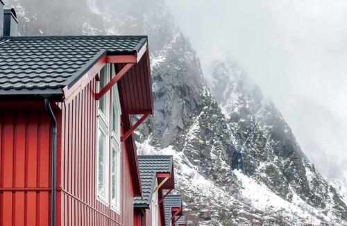 Svolvaer Cabin | Modern Seahouse in Svolvær with stunning views!