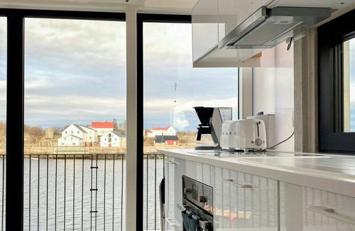 Henningsvaer House | Modern seaside house in Henningsvær