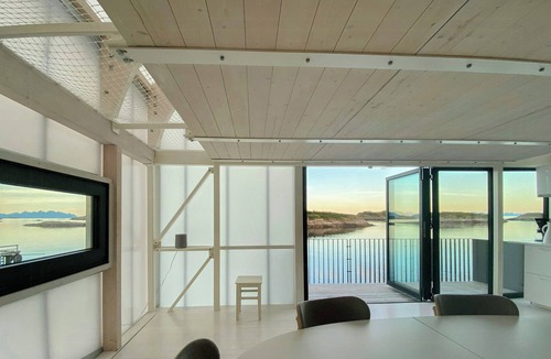 Henningsvaer House | Modern seaside house in Henningsvær