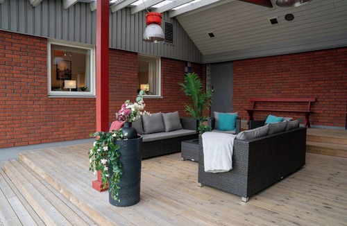 Lulea House | Modern Spacious 4BR Town House, Sauna, 7 Beds