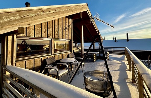 Ringsaker House | Modern sports cabin on Sjusjøen with sauna and waxing room