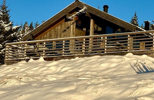 Ringsaker House | Modern sports cabin on Sjusjøen with sauna and waxing room