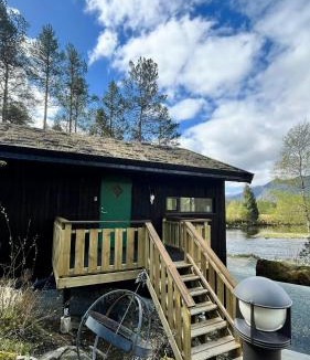 Flora Apartment | Moderne Hytte Høyt Over Storelva Ved Eikefjord