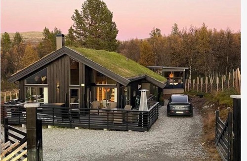 Nord-Fron House | Moderne hytte med panoramautsikt mot Rondane-Hagestue,peis og el billader