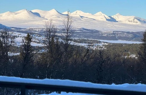 Nord-Fron House | Moderne hytte med panoramautsikt mot Rondane-Hagestue,peis og el billader