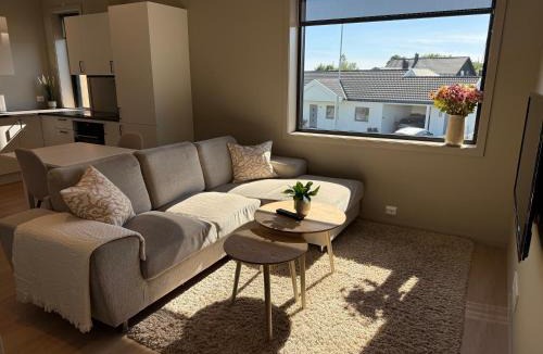Grimstad Apartment | Moderne leilighet i familievennlig nabolag