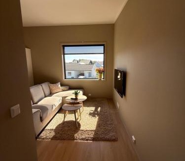 Grimstad Apartment | Moderne leilighet i familievennlig nabolag