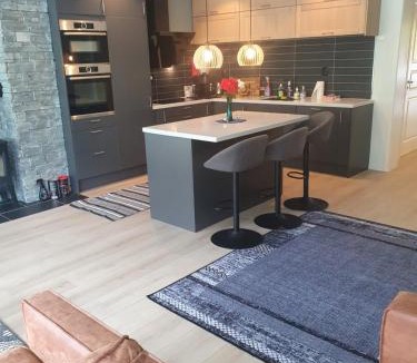 Olden Apartment | Moderne panoramaleilighet 3-roms i Olden