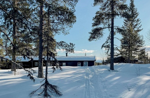Kroderen House | Modernized cabin at Norefjell with view