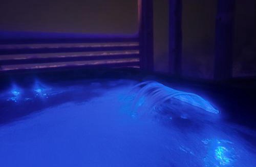 Luster Apartment | Molden Sky - takterrasse med egen jacuzzi!