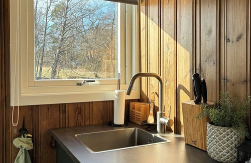 Bergstrøm House | Moored houseboat on Haldenvassdraget